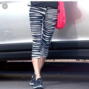 Nike Capri Crop Leggings in